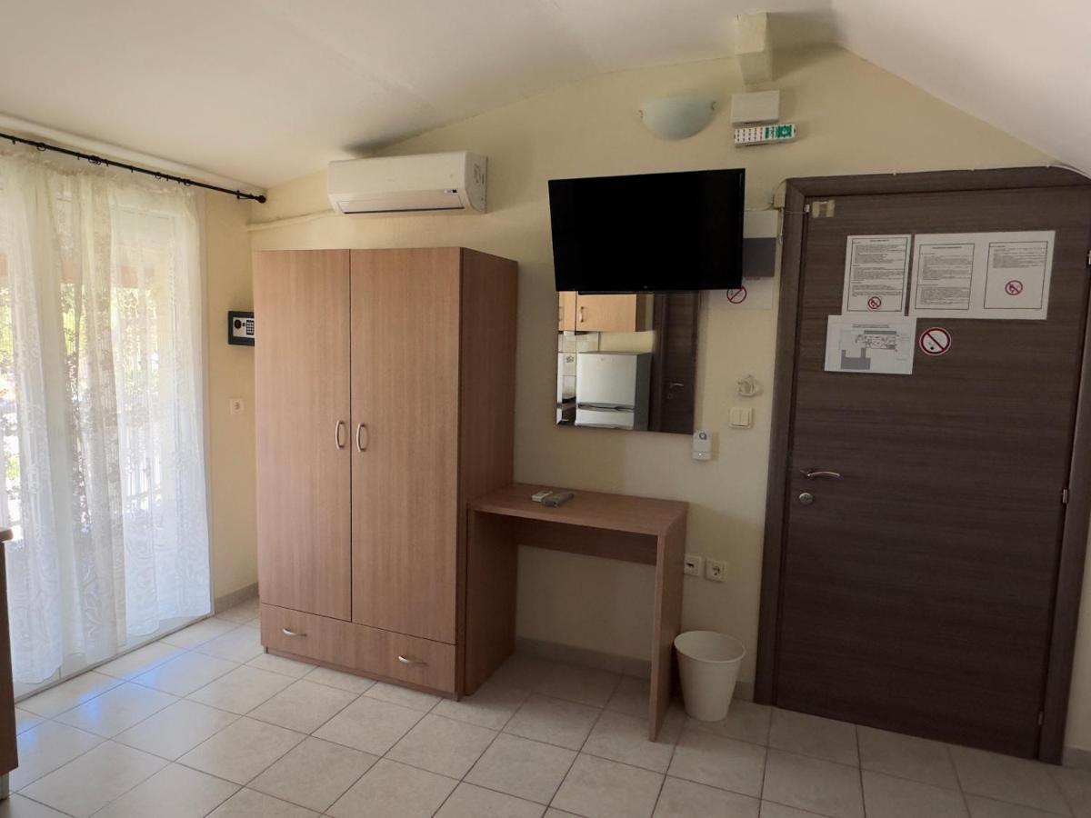 Anna Rooms Vrasná Exteriör bild